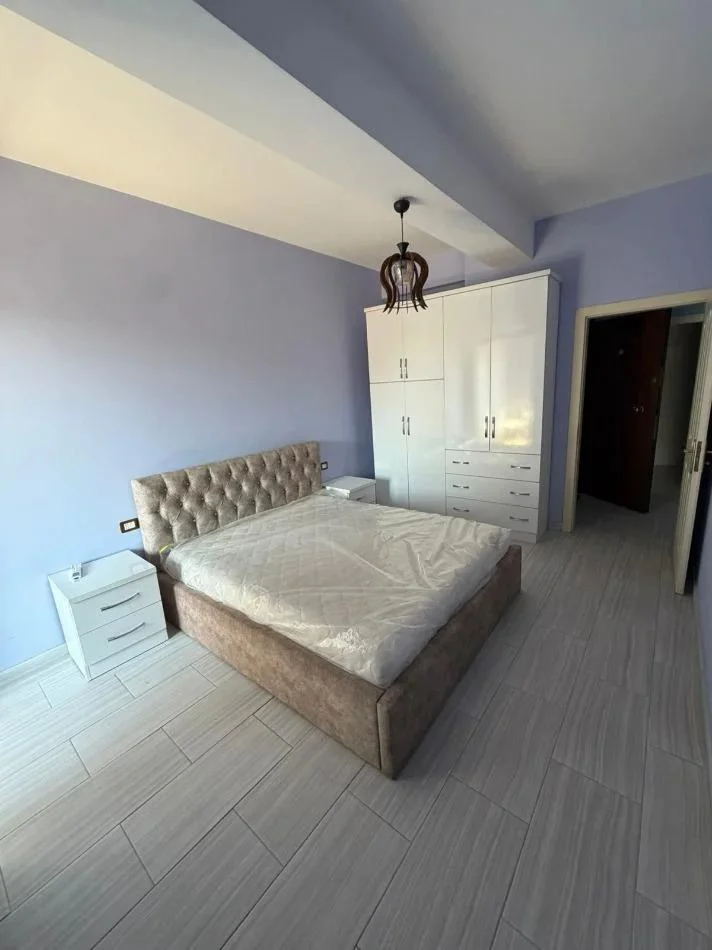 Tirane, jepet me qera apartament 1+1+Aneks+Ballkon Kati 4, 60 m² 500 € 