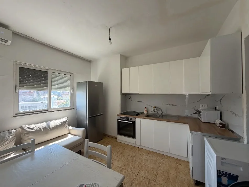 Tirane, jepet me qera apartament 2+1+Aneks+Ballkon Kati 4, 70 m² 600 € (Don Bosko)