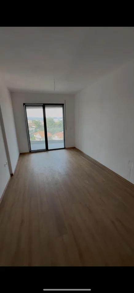 Tirane, jepet me qera zyre , 70 m² 500 € (Rruga Don Bosko)