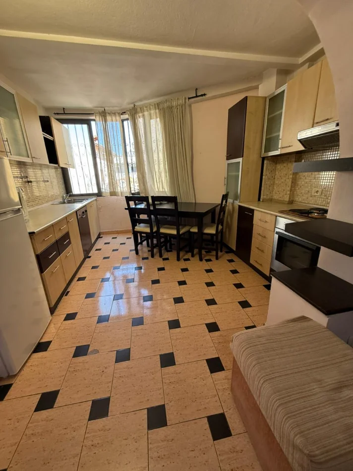 Tirane, shitet apartament 2+1+Aneks+Ballkon Kati 2, 76 m² 140.000 € (kinostudio , porcelan)