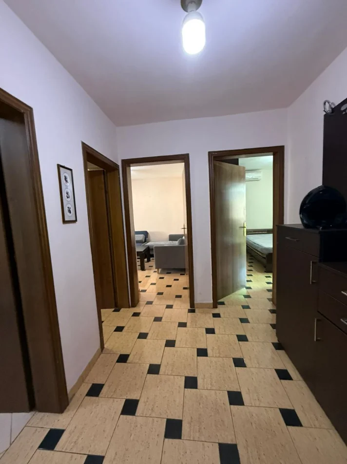 Tirane, shitet apartament 2+1+Aneks+Ballkon Kati 2, 76 m² 140.000 € (kinostudio , porcelan)