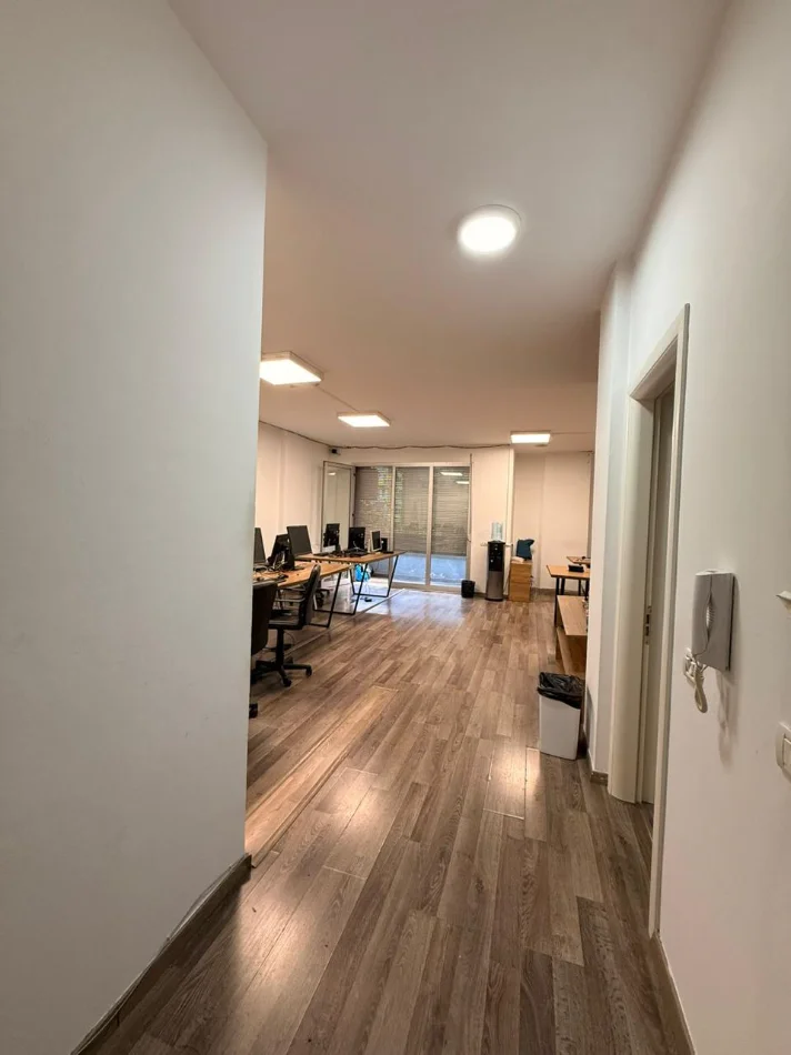 jepet me qera ambjent biznesi Kati 3, 105 m² 1.400 € (stadiumi dinamo , sheshi willson)