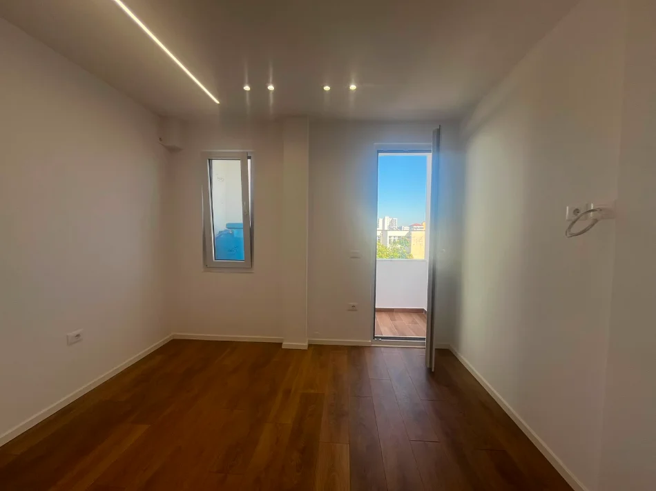 Tirane, shitet apartament 2+1+Ballkon Kati 4, 64 m² 168.000 € (Rr. e Dibres, Perballe Shkolles 9-vj. Misto Mane)