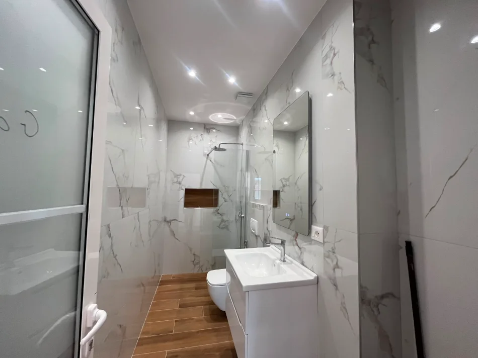 Tirane, shitet apartament 2+1+Ballkon Kati 4, 64 m² 168.000 € (Rr. e Dibres, Perballe Shkolles 9-vj. Misto Mane)