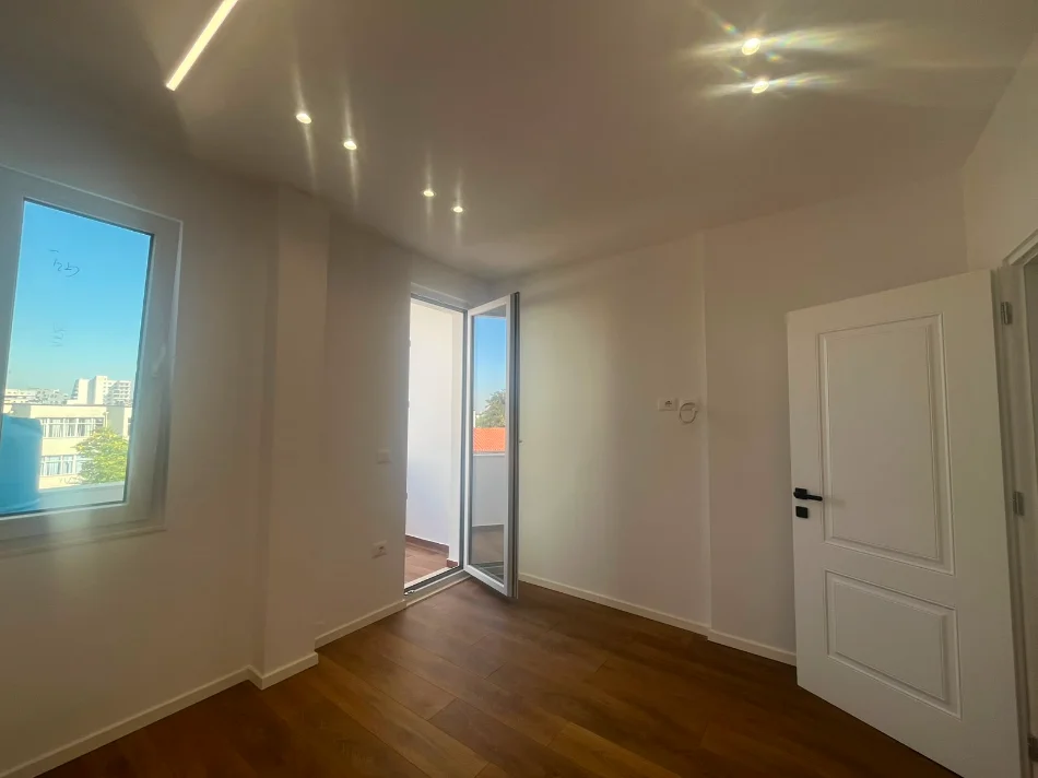 Tirane, shitet apartament 2+1+Ballkon Kati 4, 64 m² 168.000 € (Rr. e Dibres, Perballe Shkolles 9-vj. Misto Mane)
