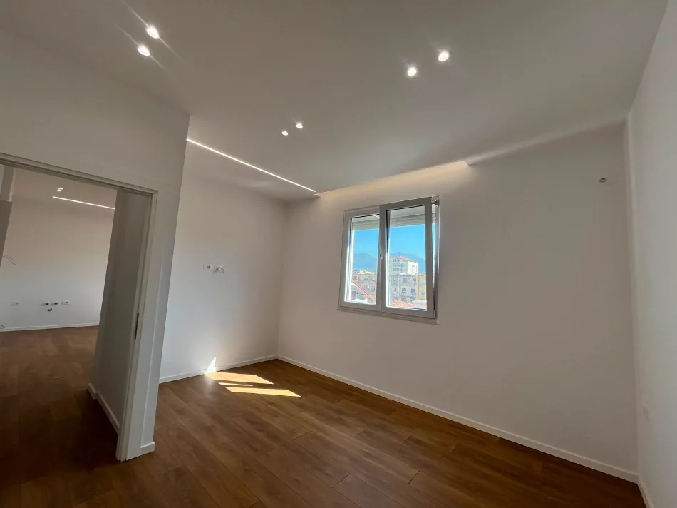 Tirane, shitet apartament 2+1+Ballkon Kati 4, 64 m² 168.000 € (Rr. e Dibres, Perballe Shkolles 9-vj. Misto Mane)