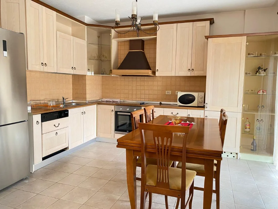 Tirane, jepet me qera apartament Dublex Kati 3, 130 m² 1.350 € (RRUGA E ELBASANIT)