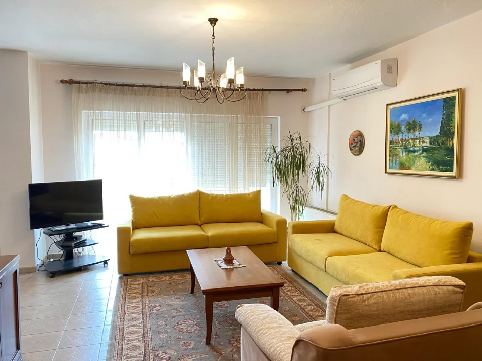 Tirane, jepet me qera apartament Dublex Kati 3, 130 m² 1.350 € (RRUGA E ELBASANIT)