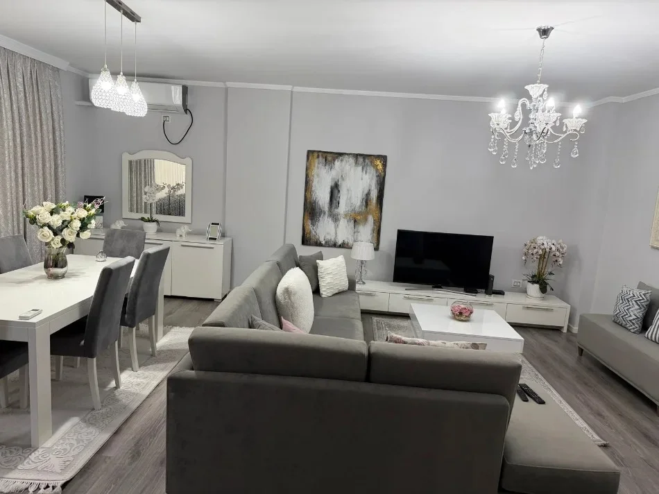 Shqiperi, jepet me qera apartament 3+1+Ballkon Kati 2, 150 m² 1.500 € (Kopshti Zoologjik)