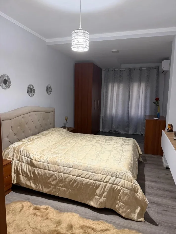 Shqiperi, jepet me qera apartament 3+1+Ballkon Kati 2, 150 m² 1.500 € (Kopshti Zoologjik)