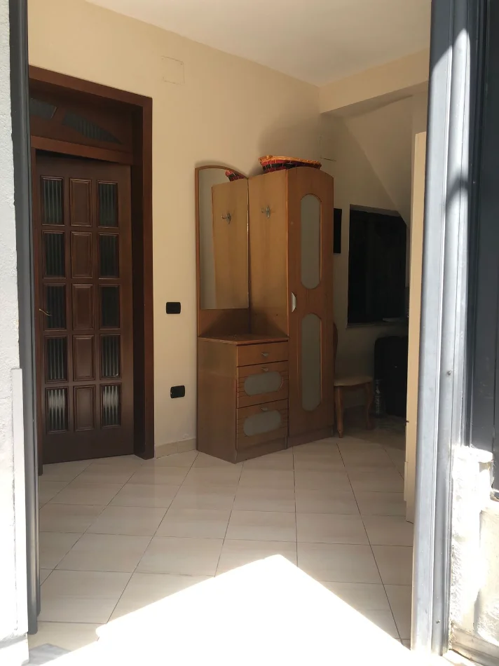Tirane, jepet me qera apartament 1+1+Ballkon Kati 1, 70 m² 500 € (Rruga Hafiz Ibrahim Dalliu prane "Vila Gold")