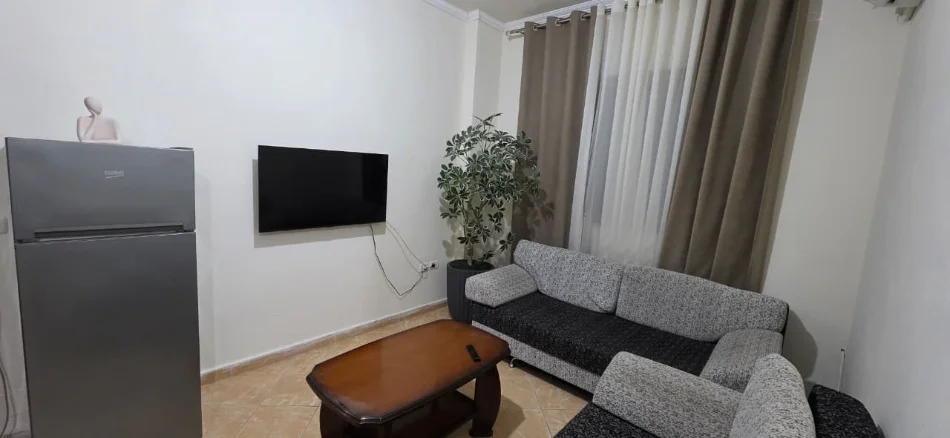 Tirane, jepet me qera apartament 1+1 Kati 1, 530 € (rruga e elbsanit , shkolla e baletit)