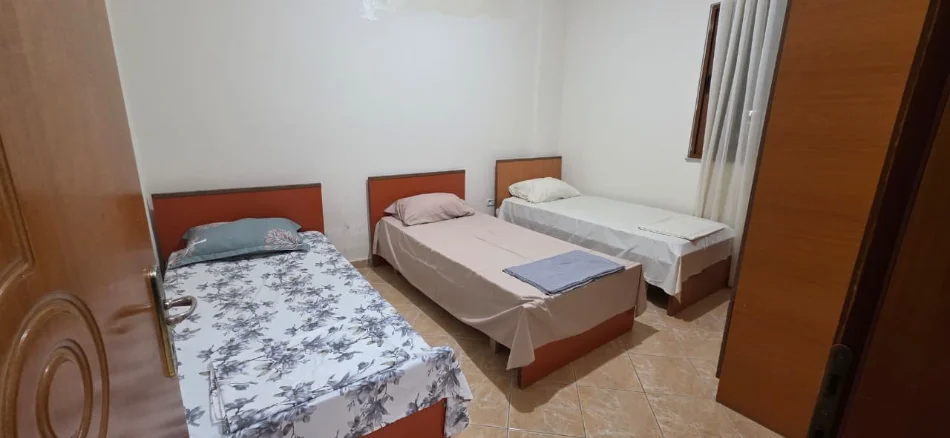 Tirane, jepet me qera apartament 1+1 Kati 1, 530 € (stadiumi arena)