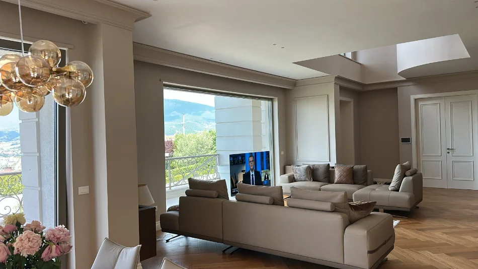 Tirane, jepet me qera apartament Vile 3 Katshe , 600 m² 10.000 € (TEG)