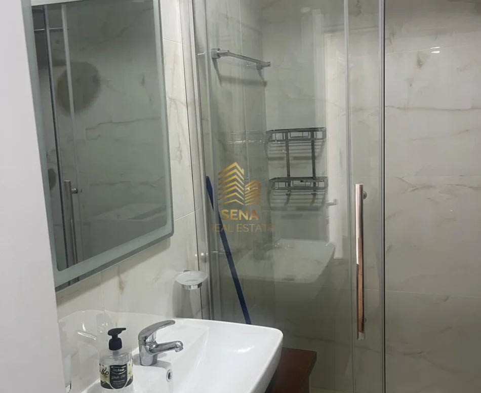 Tirane, jepet me qera apartament 2+1+Ballkon Kati 9, 130 m² 850 € (Pazari i Ri)