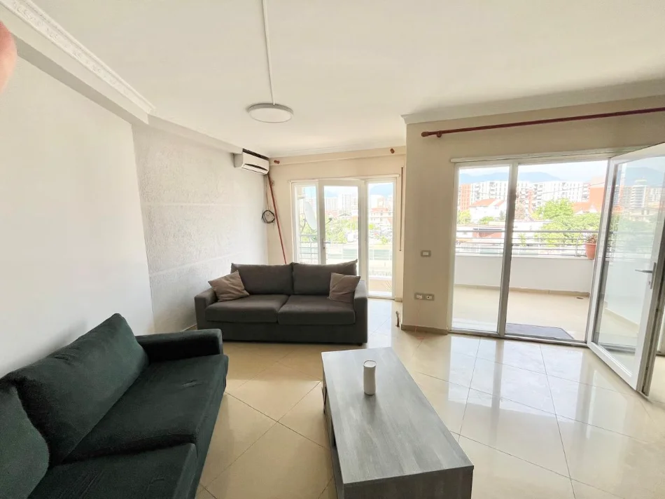 Tirane, jepet me qera zyre Kati 2, 146 m² 650 € (astir)