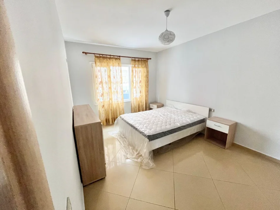 Tirane, jepet me qera zyre Kati 2, 146 m² 650 € (astir)