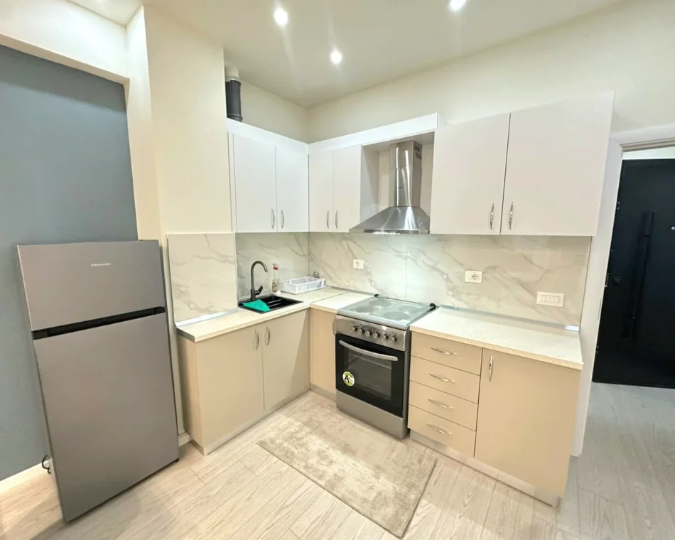 Tirane, jepet me qera 2+1 Kati 2, 70 m² 685 € (Përballë Trinity, pranë Stacionit të Trenit)