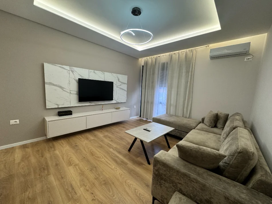 Tirane, jepet me qera apartament 2+1 Kati 3, 900 € (rruga e kavajes)