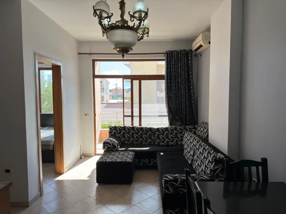 Tirane, shitet apartament 1+1+Aneks+Ballkon Kati 3, 50 m² 88.000 € (kombinat)