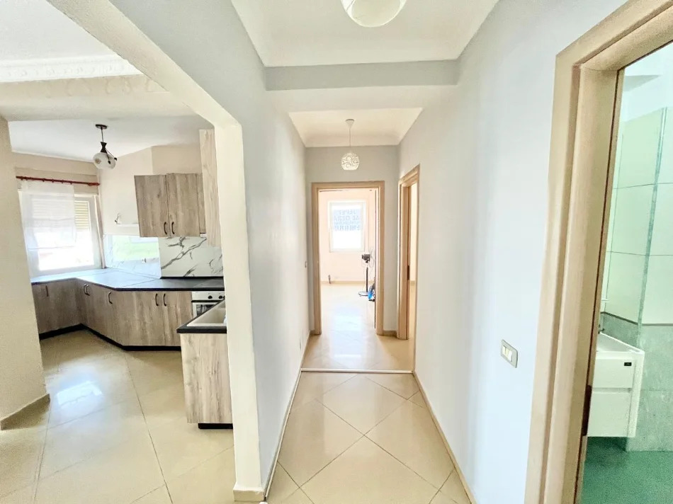 Tirane, jepet me qera apartament 3+1+Aneks+Ballkon Kati 2, 146 m² 650 € (Astir , unaza e re)