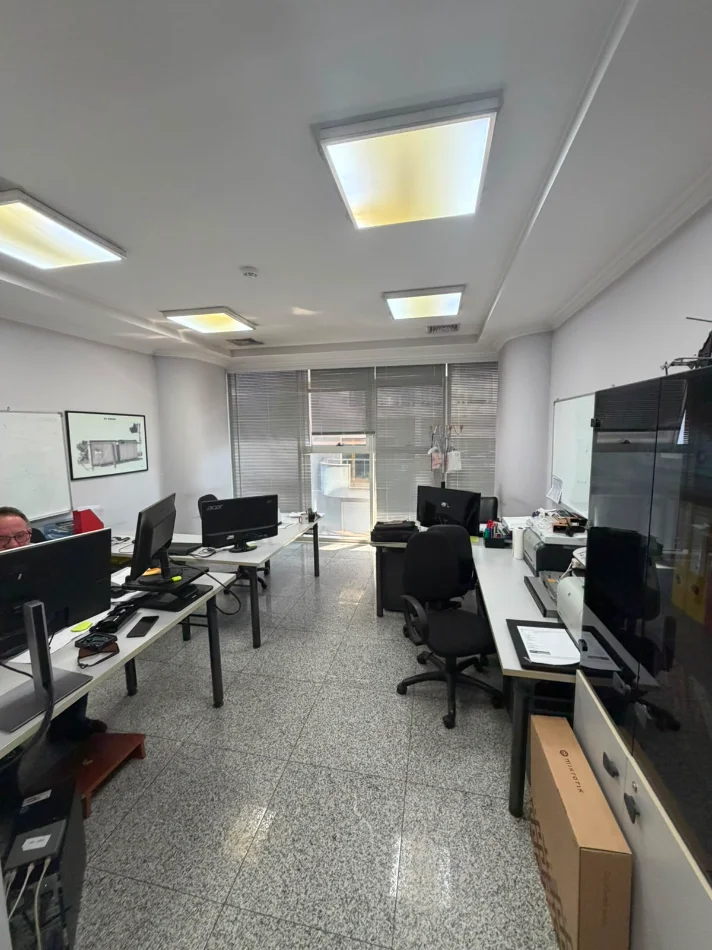Tirane, jepet me qera ambjent biznesi , 300 m² 4.000 € (ish blloku)