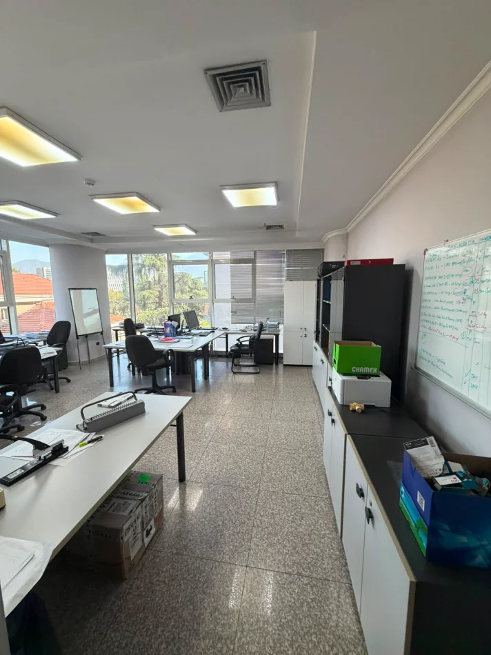 Tirane, jepet me qera zyre , 300 m² 4.000 € (sheshi willson)
