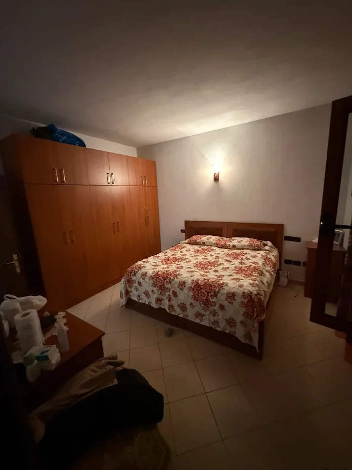 Tirane, jepet me qera apartament 2+1+Aneks+Ballkon Kati 2, 122 m² 550 € (rruga e elbasanit)