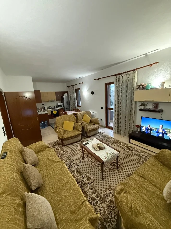 Tirane, jepet me qera apartament 2+1+Aneks+Ballkon Kati 2, 120 m² 550 € (sauk)