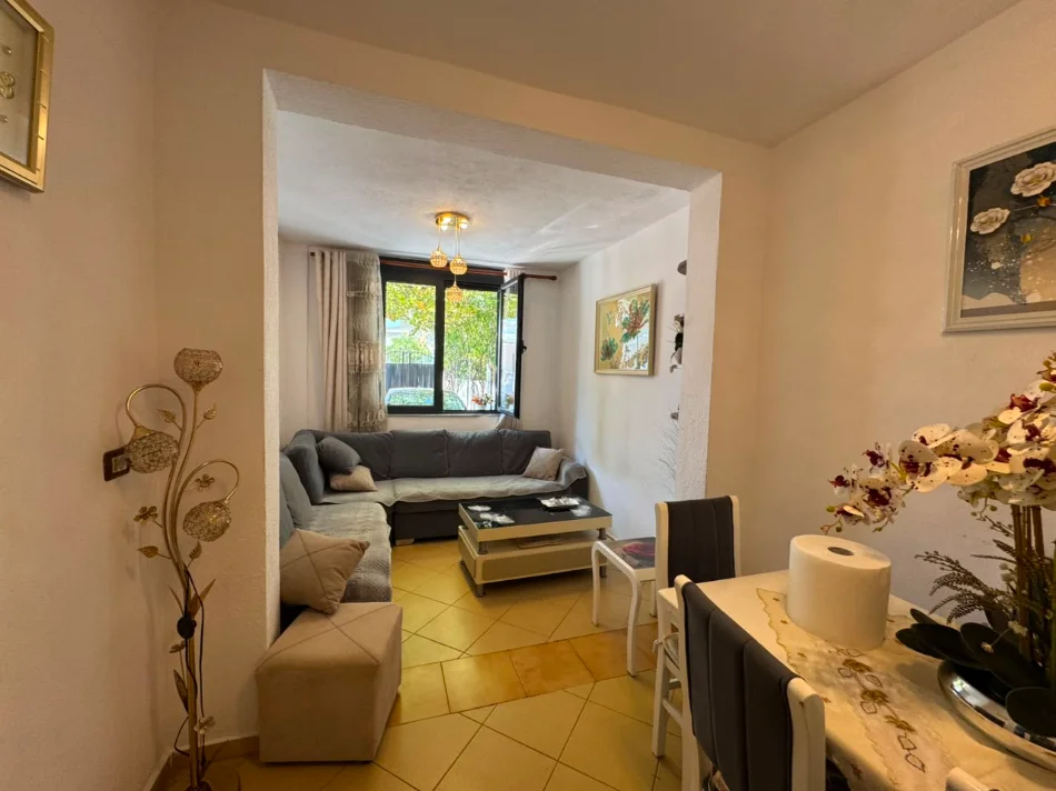 Tirane, jepet me qera shtepi 2+1 Kati 1, 100 m² 400 € (Kthesa e Kamzes, Prane Shkolles Sarina)
