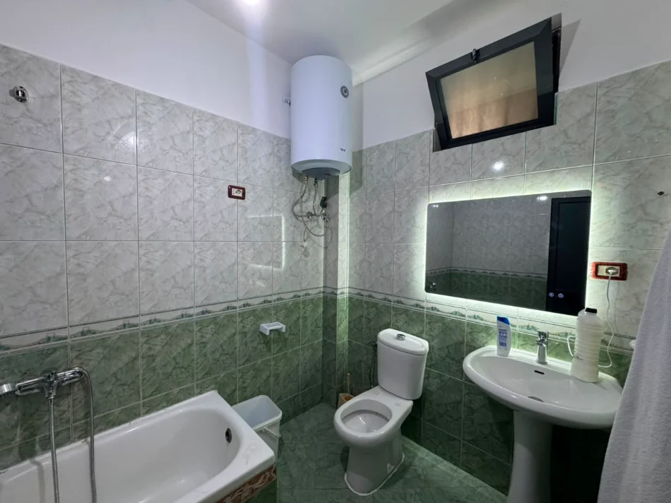 Tirane, jepet me qera shtepi 2+1 Kati 1, 100 m² 400 € (Kthesa e Kamzes, Prane Shkolles Sarina)