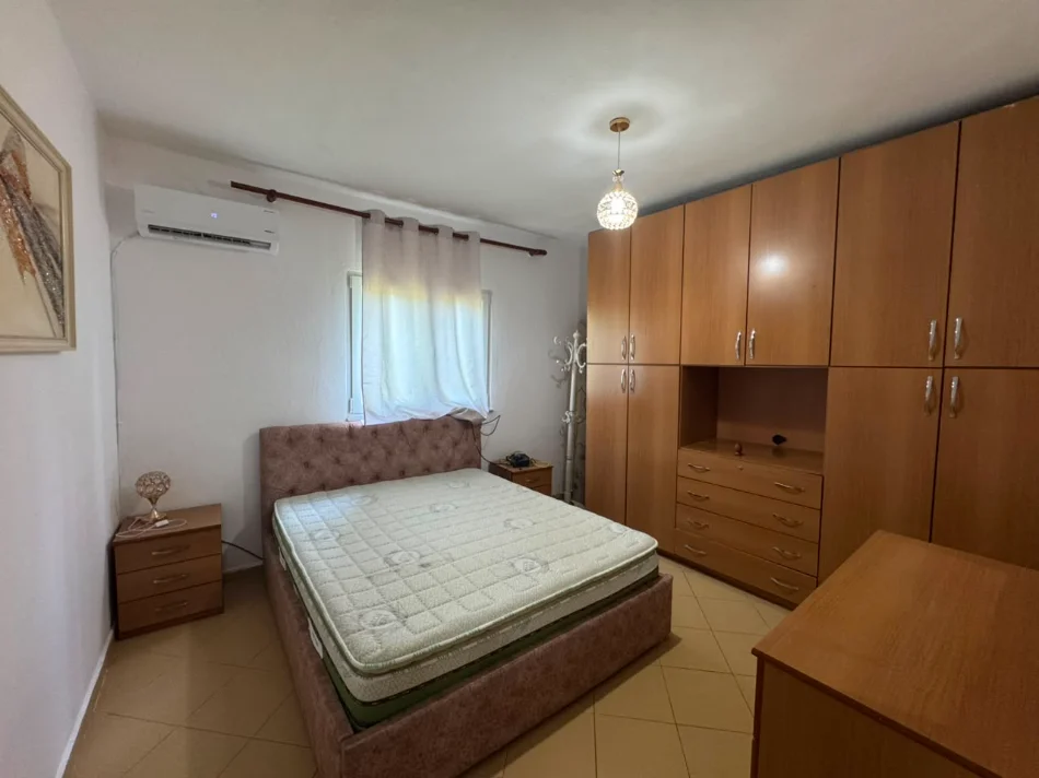 Tirane, jepet me qera shtepi 2+1 Kati 1, 100 m² 400 € (Kthesa e Kamzes, Prane Shkolles Sarina)