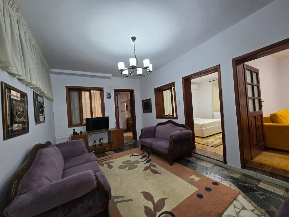 Tirane, jepet me qera apartament 3+1 Kati 1, 500 € (Xhamlliku , Oxhaku)