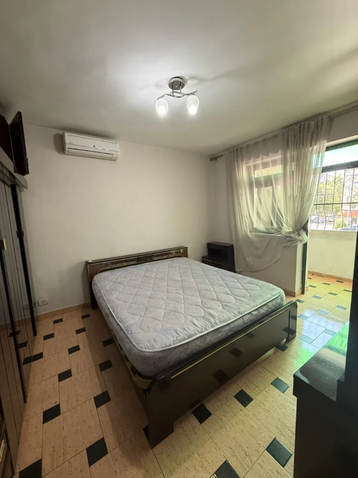 Tirane, shitet apartament 2+1 Kati 2, 76 m² 140.000 € (kinostudio , porcelan)