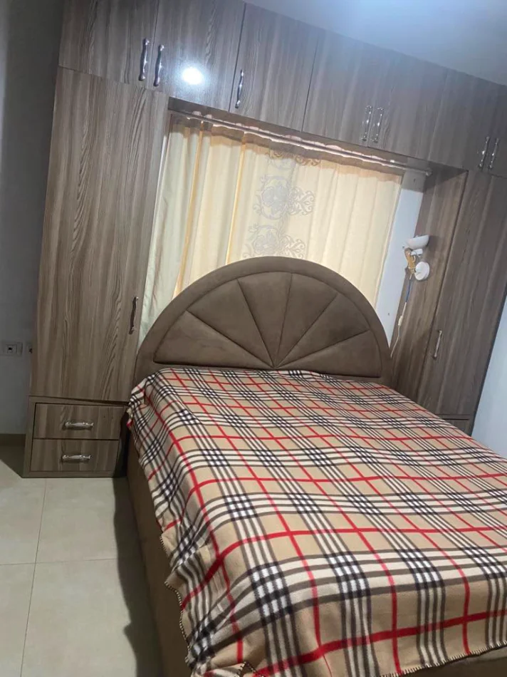 Tirane, jepet me qera apartament 3+1+Aneks+Ballkon Kati 3, 500 € (Yzberisht)