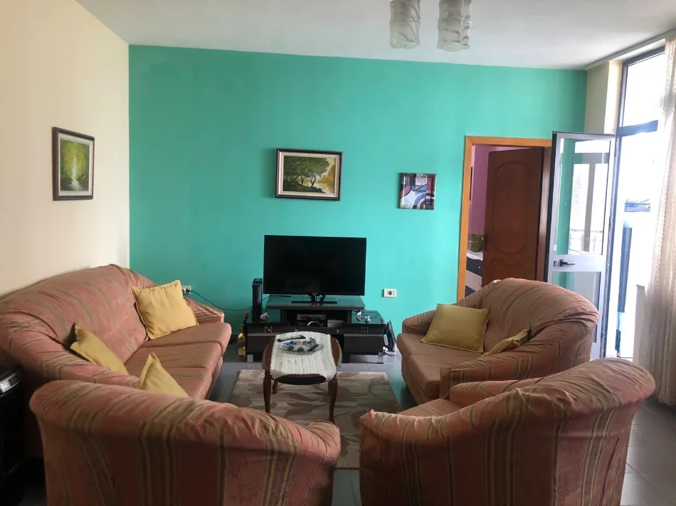 Tirane, jepet me qera apartament 1+1 Kati 6, 70 m² 550 € (Vasil Shanto D8241A-248)