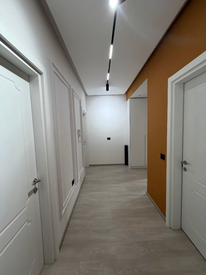 Tirane, jepet me qera apartament 2+1+Ballkon Kati 3, 111 m² 600 € (Urban Gate Astir)