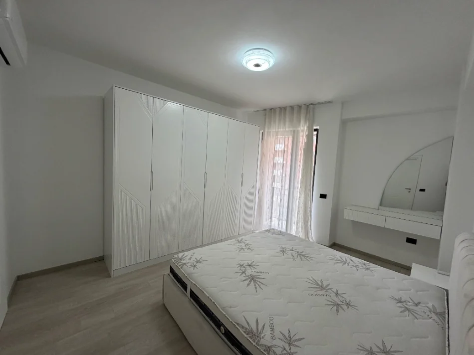 Tirane, jepet me qera apartament 2+1+Ballkon Kati 3, 111 m² 600 € (Urban Gate Astir)