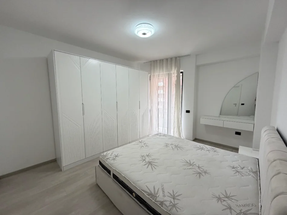 Tirane, jepet me qera apartament 2+1+Ballkon Kati 2, 111 m² 600 € (Urban Gate, Astir)