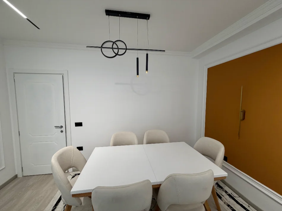 Tirane, jepet me qera apartament 2+1+Ballkon Kati 3, 111 m² 600 € (Urban Gate Astir)