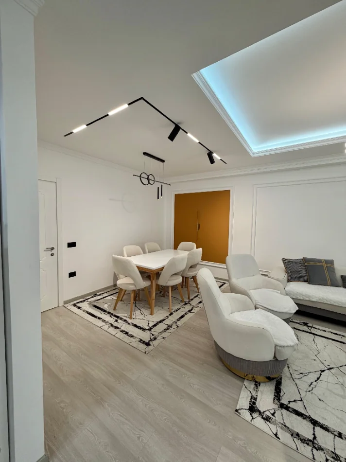 Tirane, jepet me qera apartament 2+1+Ballkon Kati 2, 111 m² 600 € (Urban Gate, Astir)