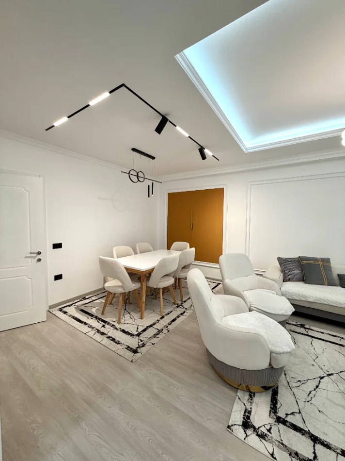 Tirane, jepet me qera apartament 2+1+Ballkon Kati 2, 111 m² 600 € (Urban Gate, Astir)