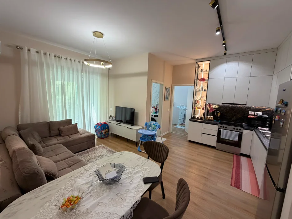 Tirane, shitet apartament 1+1 Kati 2, 63 m² (Ali Demi)