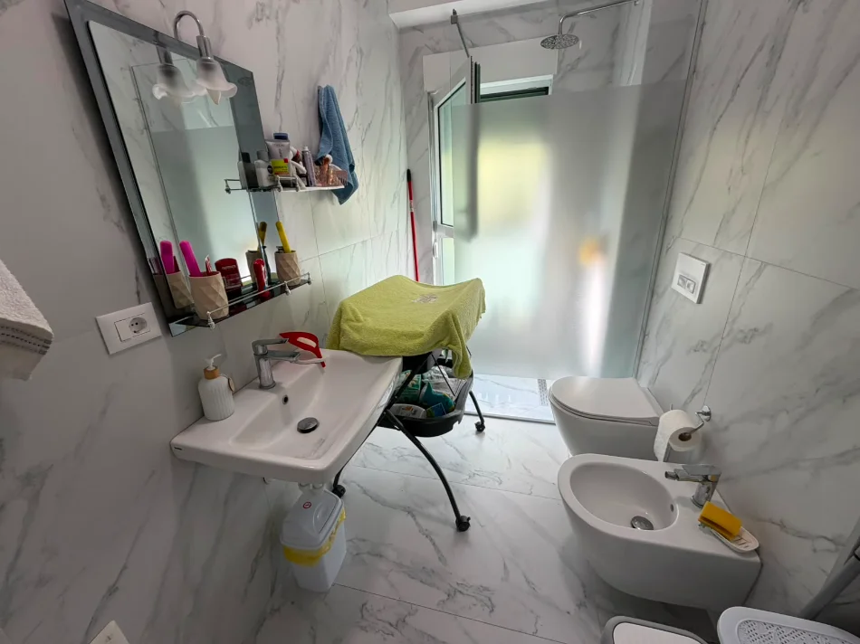 Tirane, shitet apartament 1+1 Kati 2, 63 m² (Ali Demi)