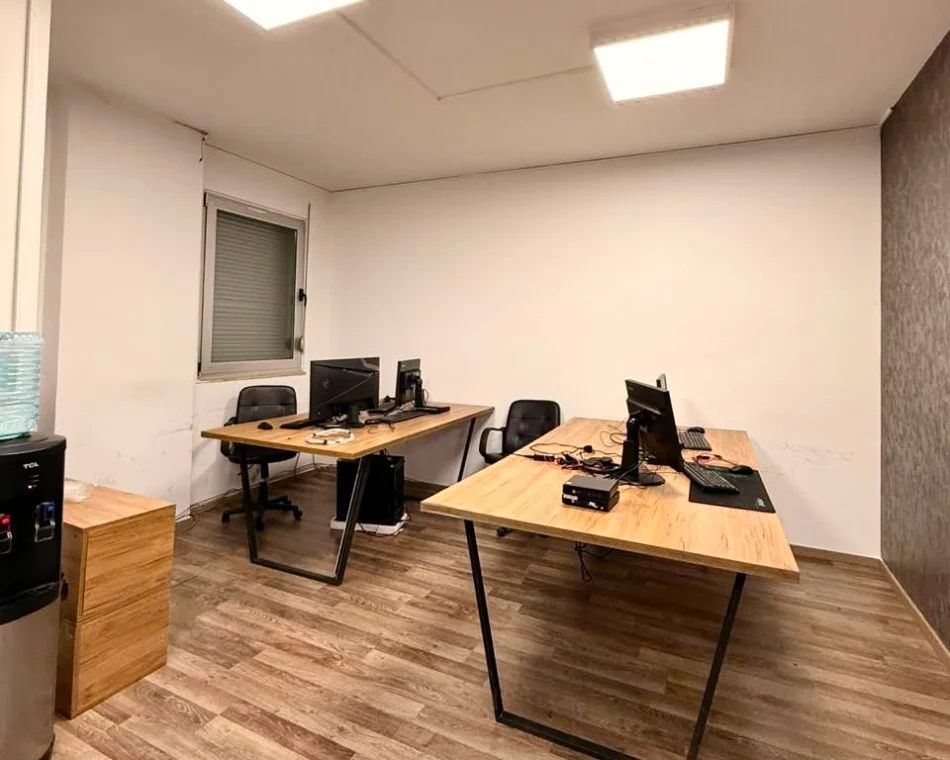 Tirane, jepet me qera zyre Kati 3, 105 m² 1.400 € (Stadiumi Dinamo)