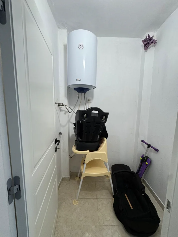 Tirane, jepet me qera apartament 3+1 Kati 1, 120 m² 800 € (Laprake)