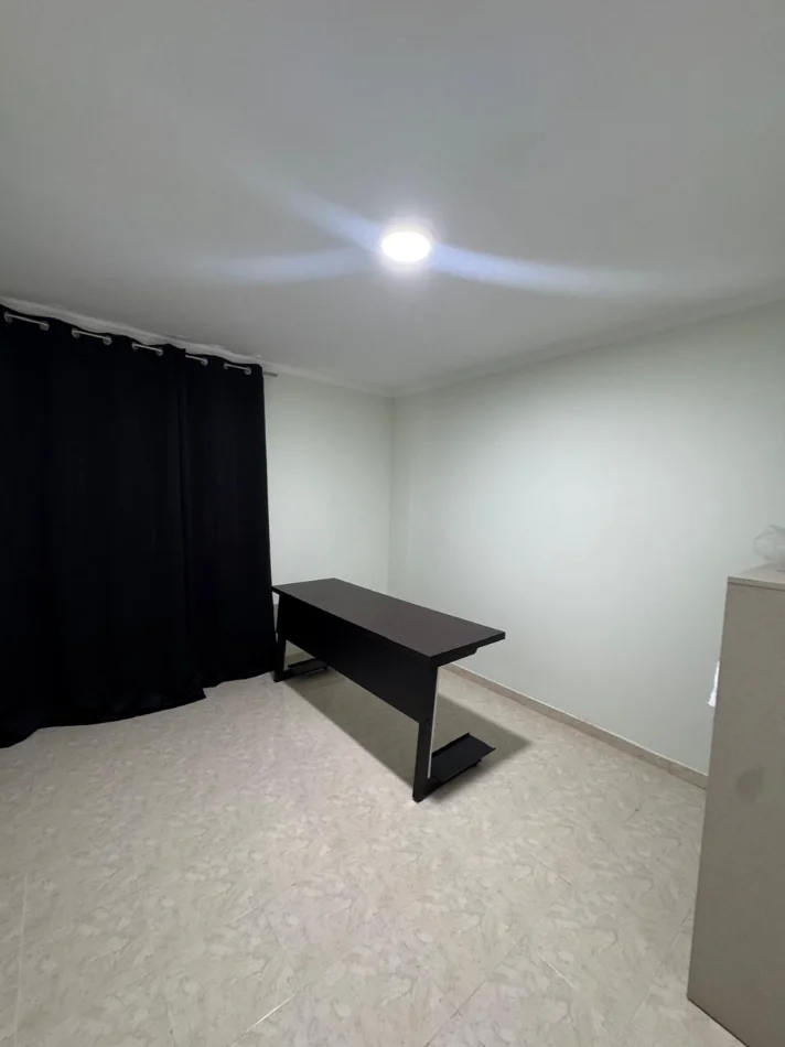 Tirane, jepet me qera apartament 3+1 Kati 1, 120 m² 800 € (Laprake)