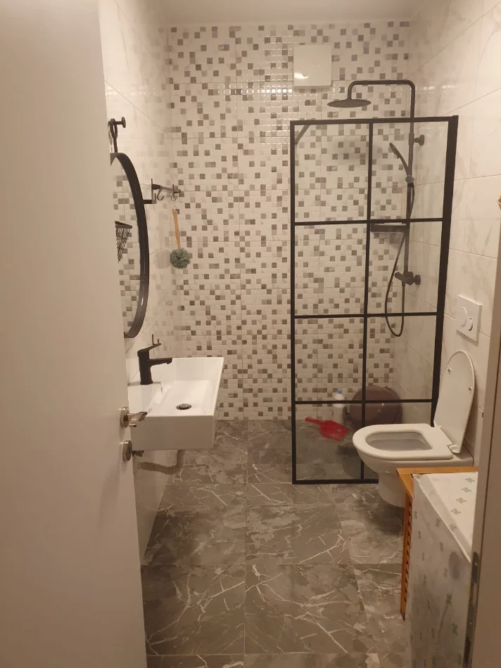 Tirane, jepet me qera apartament 1+1+Ballkon Kati 10, 70 m² 600 € (Astir)