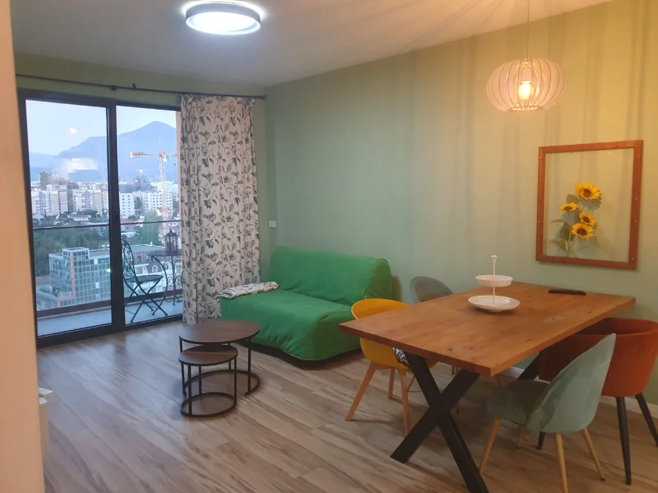 Tirane, jepet me qera apartament 1+1+Ballkon Kati 10, 70 m² 600 € (Astir)