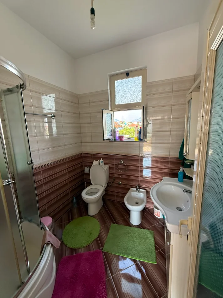 Tirane, shitet Vile Vile 2 Katshe Kati 2, 114 m² 290.000 € (te Treshi, Rruga Kastrioteve)